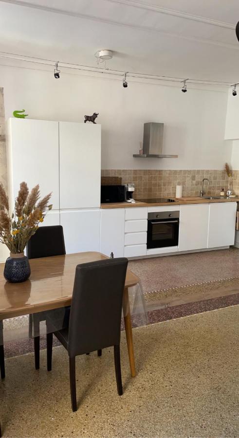 Ferienwohnung L'Ecrin Des Calquieres Nîmes Exterior foto